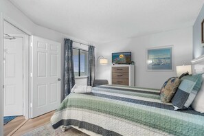 1 bedroom, iron/ironing board, WiFi, bed sheets - Ocean Forest Plaza Unit 1910 - Oceanfront (Myrtle Beach)