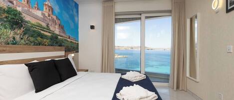 1 quarto, ferros/tábuas de passar roupa, berço de viagem