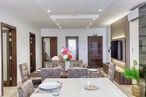 Dining - Stylish 3-bedroom in Swieqi  – just minutes from beaches, restaurants & nightlife. Your perfect Malta getaway awaits! (Is-Swieqi)