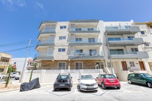 Exterior - Stylish 3-bedroom in Swieqi  – just minutes from beaches, restaurants & nightlife. Your perfect Malta getaway awaits! (Is-Swieqi)