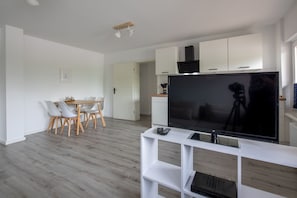 Interior - Ferienwohnung Küstenwind, Fussläufig vom Strand, Wlan, Eigene Terrasse, Sky (Wangerland)