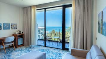 Suite, Sea View | Premium bedding, minibar, in-room safe, individually decorated