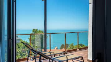 1 bedroom, premium bedding, minibar, in-room safe