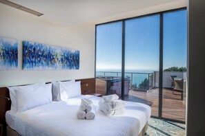 GREENWOOD Terrace Suite with Hot Tub | Premium bedding, minibar, in-room safe, individually decorated - GREENWOOD (Batumi)