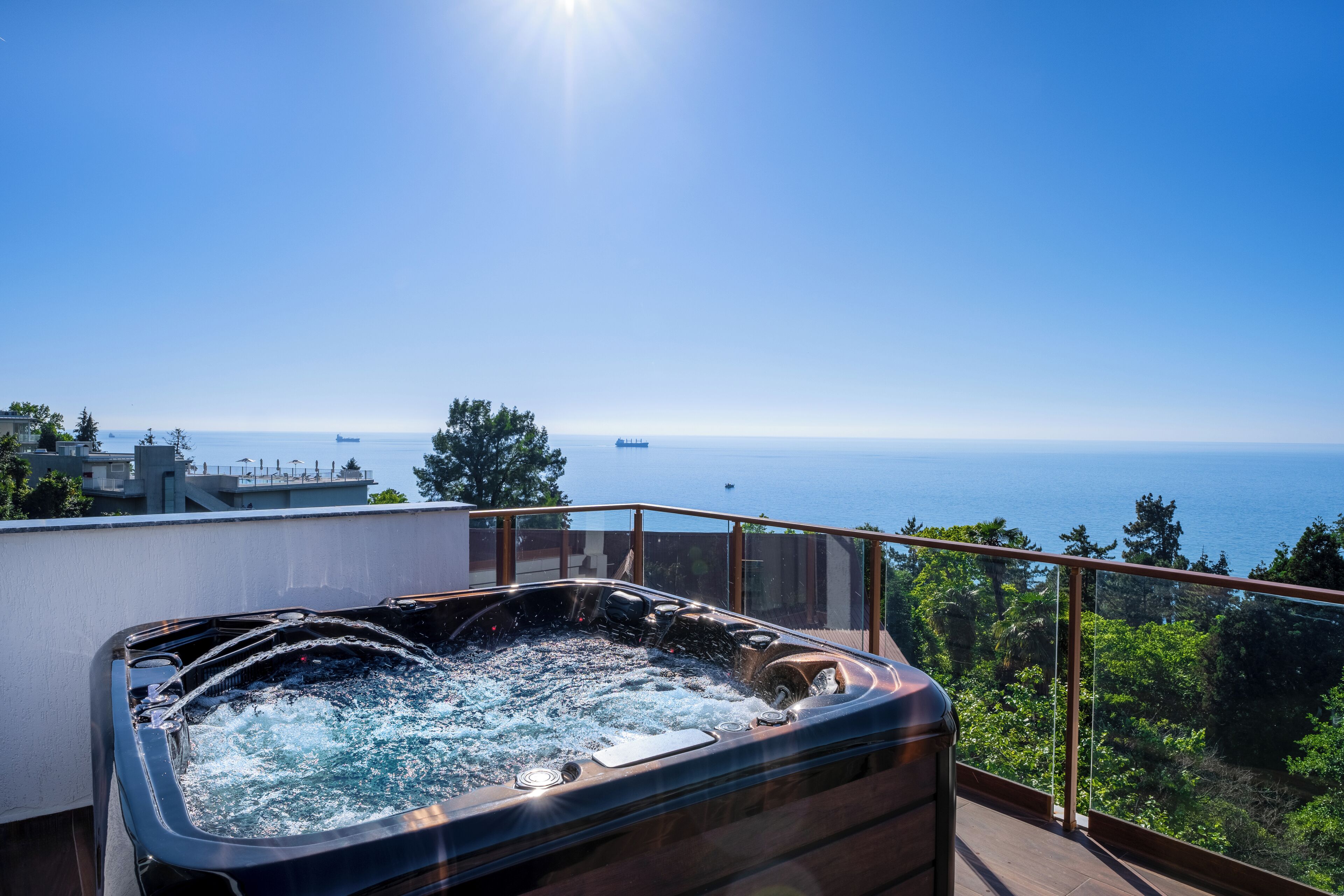 GREENWOOD Terrace Suite with Hot Tub | Premium bedding, minibar, in-room safe, individually decorated