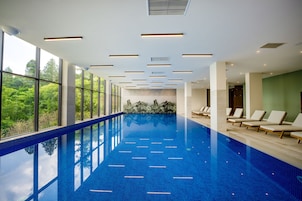 Una piscina techada