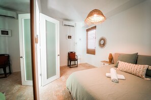 2 bedrooms, bed sheets
