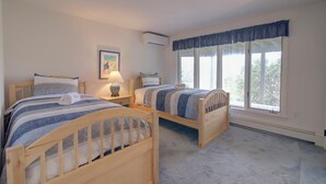 4 bedrooms, iron/ironing board, WiFi, bed sheets - Stunning Marsh Views, Near Pleasant Street Beach! (Chatham)