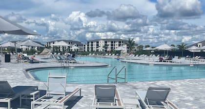 Luxury Condo! Golf Resort with pool, court sports, restaurant/bar and more!
