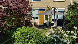 Outdoor dining - Freundliches Haus in Bergen, nah am Strand, Dünen und Gemütlichem Dorfleben (Bergen)