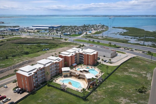 La Isla F102