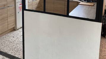 Refrigerador, microondas, horno, placa de cocina