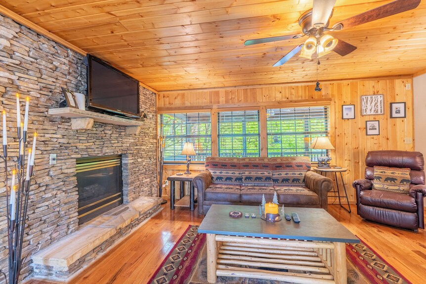 A Mountain Hyde-a-way - Firepit | New Hot Tub| Wears Valley| Easy Access - Townsend, TN