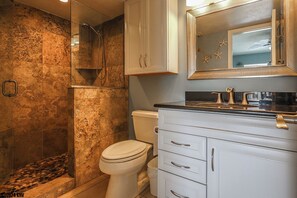 Towels - Waterfront Royal Pelican 2B/2B Island Condo. Pool. Pickleball. Short Walk to Beach (Fort Myers Beach)