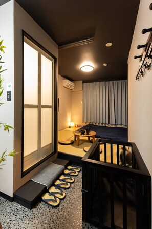 Free WiFi, bed sheets - Oyadokinokuniya Isemachi (Nagasaki)