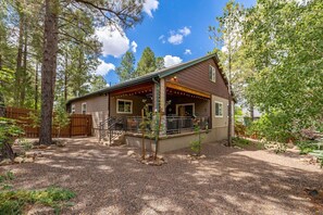 Exterior - Spacious Family Mountain Retreat ~Covered Terrace w/Heater ~Near Trails (Flagstaff)