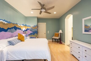 3 室のベッドルーム、デスク、旅行用ベビーベッド、WiFi (無料)