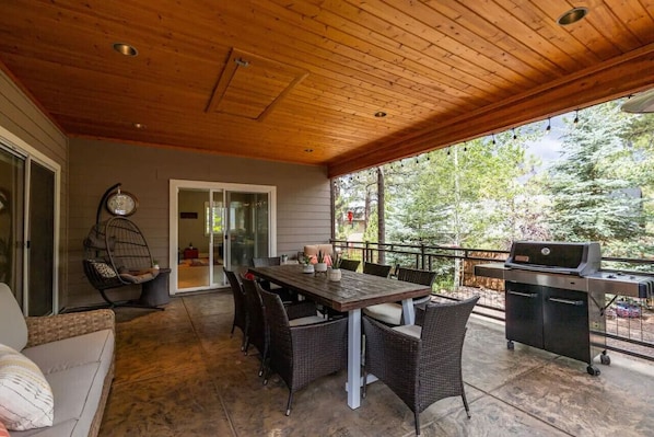 Outdoor dining