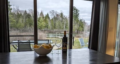 Waterfront close to Traverse City, Kayaks, Row Boat, Firepit, Dog ok, 8pl