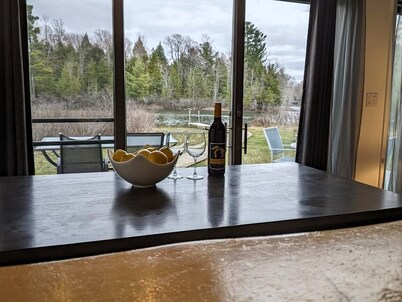 Waterfront close to Traverse City, Kayaks, Row Boat, Firepit, Dog ok, 8pl