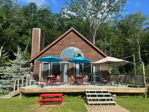 Waterfront close to Traverse City, Kayaks, Row Boat, Firepit, Dog ok, 8pl