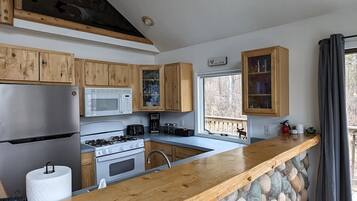 KylskÄp, mikrovÄgsugn, ugn och spishÀll