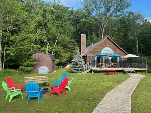 Outdoor dining - Waterfront close to Traverse City, Kayaks, Row Boat, Firepit, Dog ok, 8pl (Traverse City)