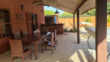 Outdoor dining