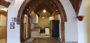 Fridge, oven, stovetop, electric kettle