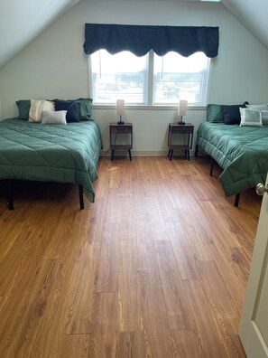 3 dormitoris, escriptori, planxa i posts de planxar i wifi gratuïta 