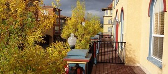 3Br/2.5Ba Furnished Townhouse Walk To Town Green