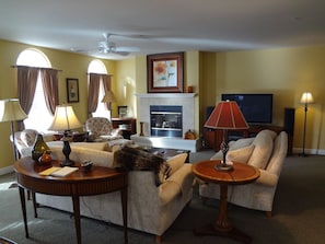 TV, fireplace