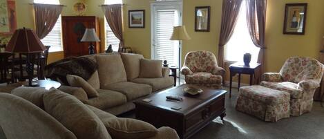 Televisión y chimenea