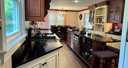 Charming 4-bedroom house with WiFi and AC in pleasant Sandwich