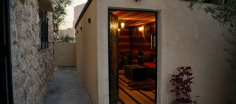 Mansi Residence