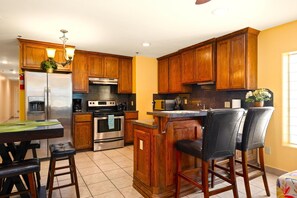 Appart'hôtel, plusieurs lits, cuisine, vue jardin (Lantana Retreat #2) | Cuisine privée | Réfrigérateur, micro-ondes, four, plaque de cuisson