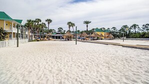 Property grounds - Updated Interior Is Cozy, Comfortable & Close To White Beaches! (Pensacola)