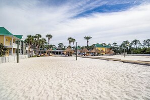 Property grounds - Updated Interior Is Cozy, Comfortable & Close To White Beaches! (Pensacola)