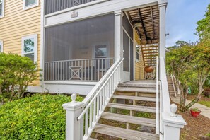 Exterior detail - Updated Interior Is Cozy, Comfortable & Close To White Beaches! (Pensacola)