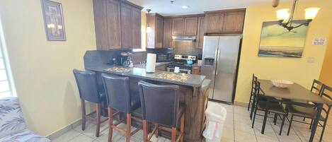 콘도, 침대(여러 개), 주방, 정원 전망 (Lantana Retreat #3) | 전용 주방 | 냉장고, 전자레인지, 오븐, 쿡탑