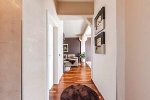 Superior Apartment | 3 bedrooms, soundproofing, iron/ironing board, free WiFi - Vollga Luxury Seafront Suite (Durrës)