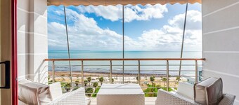 Vollga Luxury Seafront Suite