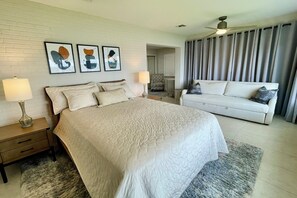 5 bedrooms, desk, iron/ironing board, travel crib