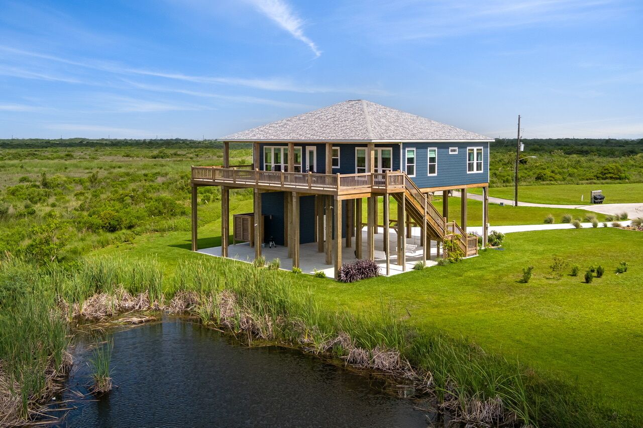 Incredible gulf views, close to wide beaches and on bird sanctuary. Sleeps 12