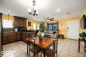 콘도, 침대(여러 개), 주방, 정원 전망 (Lantana Retreat #4) | 내부