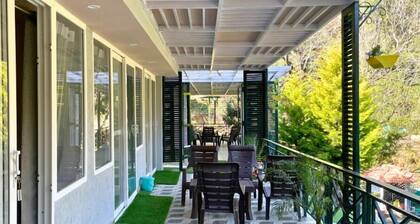 Nature's Haven: Family-Friendly Retreat, Scenic Views & Cozy Comforts Await!