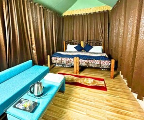 10 bedrooms, WiFi, bed sheets