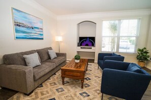 TV - 15103 Resort 2BR Condo Apt by Disney World Orlando (Kissimmee)