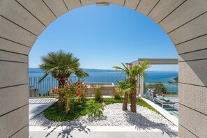 Terrace/patio - Casa GENI with a heated pool, 3 bedrooms, an organic garden, sea views (Borak)