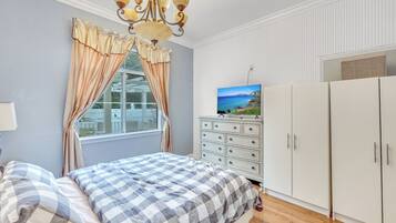 2 bedrooms, iron/ironing board, WiFi, bed sheets